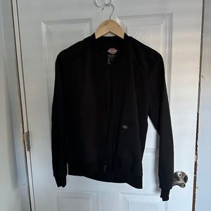 Dickie's Balance scrub jacket